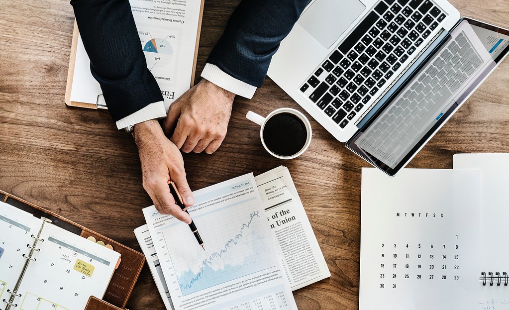 Empresa endividada com bancos: quando a revisão de contratos faz parte da reestruturação do passivo
